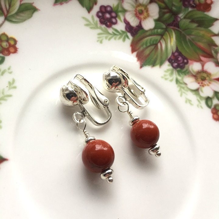 Schöne Natürliche Rote Jaspis Ohrringe Schöne Perlen, Tropfen Ohrringe, Silber-Clip-On-stil, Perlen Dishfunktionale Designs Schöne Natürliche Rote Jaspis Ohrringe Schöne Perlen, Tropfen Ohrringe, Silber-Clip-On-stil, Perlen Dishfunktionale Designs von dishfunctionldesigns