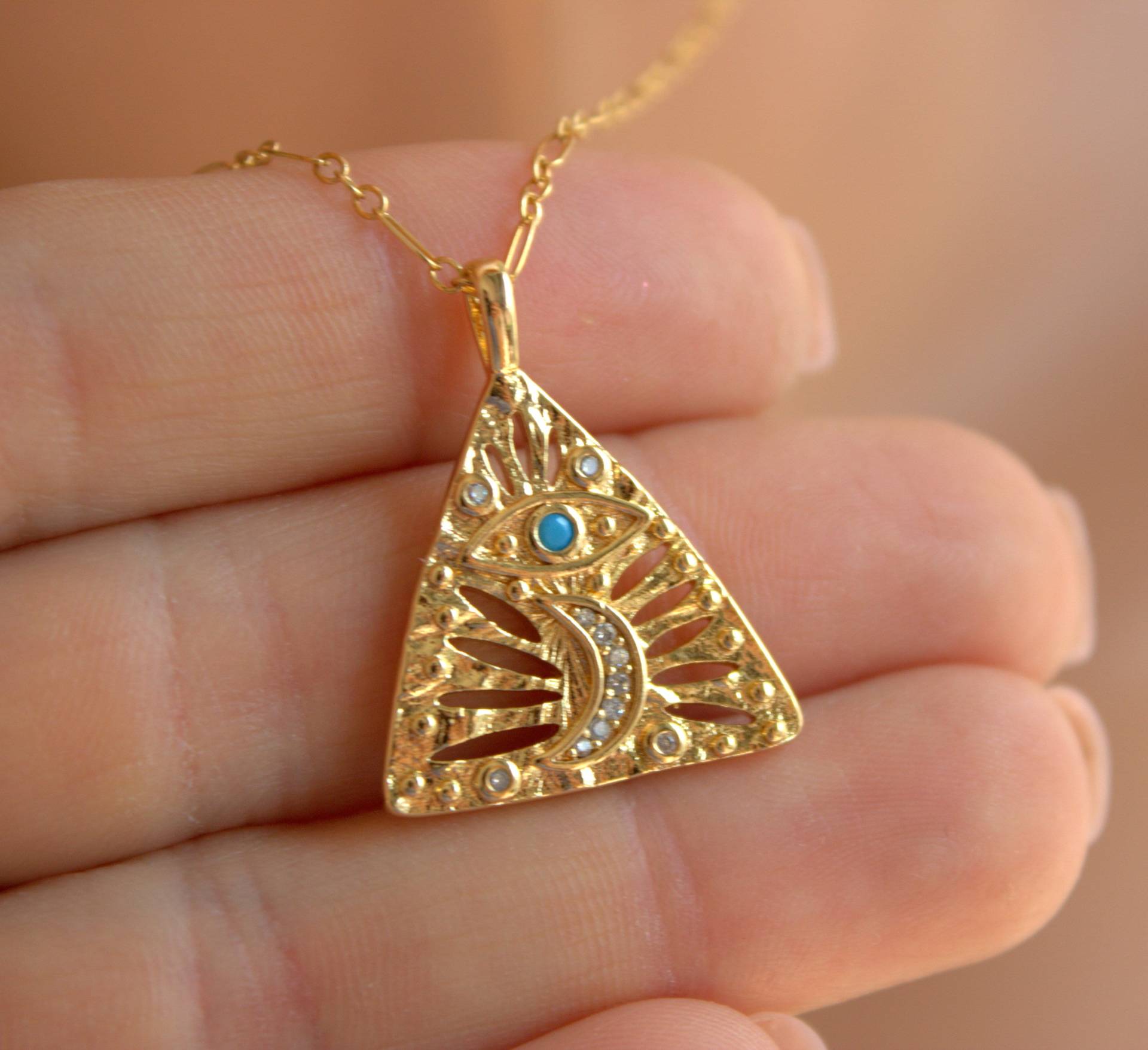 Gold Evil Eye Halskette Dreieck Anhänger Cz Mond Charm Frauen Einzigartige Große Charme 14K Filled Halsketten Geschenk von divinitycollection