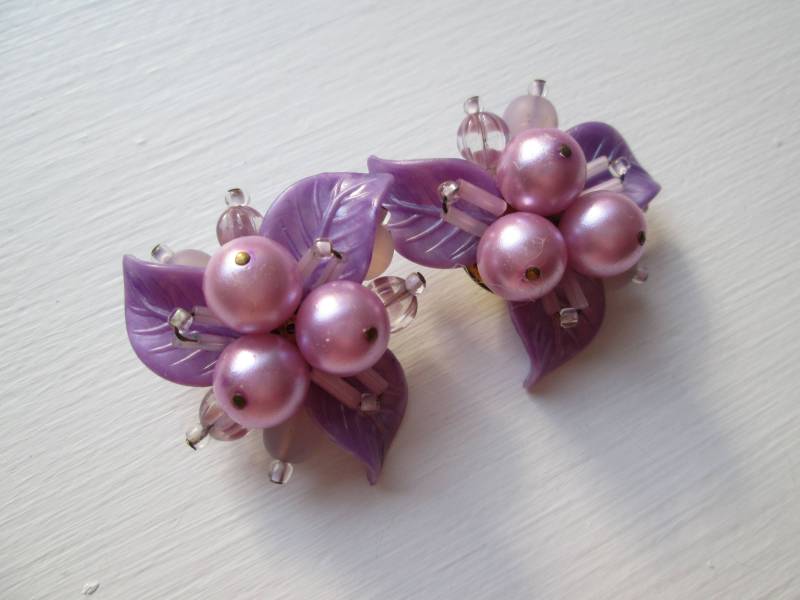 1950S Brilliant Berries Beautys/Deadstock Vintage 50S Lila Beeren Frucht + Blatt Kunststoff Lucite Celluloid Ohrclips von dixiefried