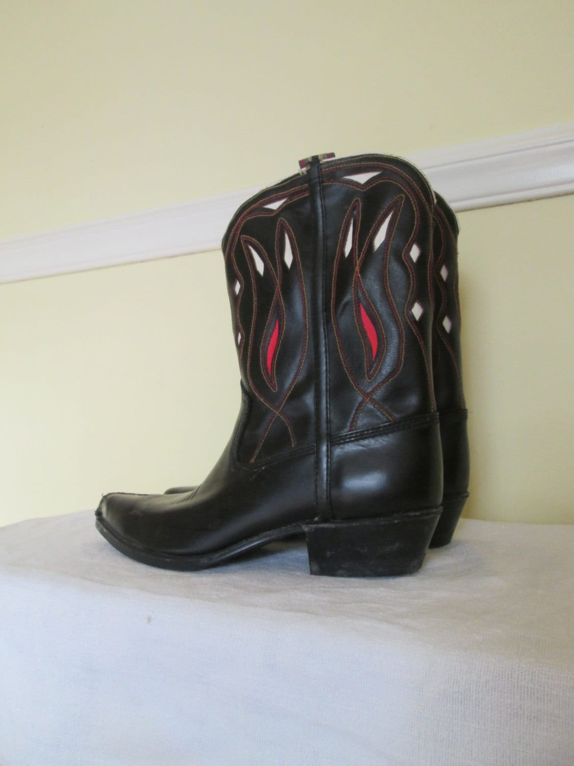 Deadstock Vintage 1940S 40S Schwarze Leder Western Cowgirl Ranchcraft Stiefel + Schönes Rot Weißes Cutout Inlay von dixiefried