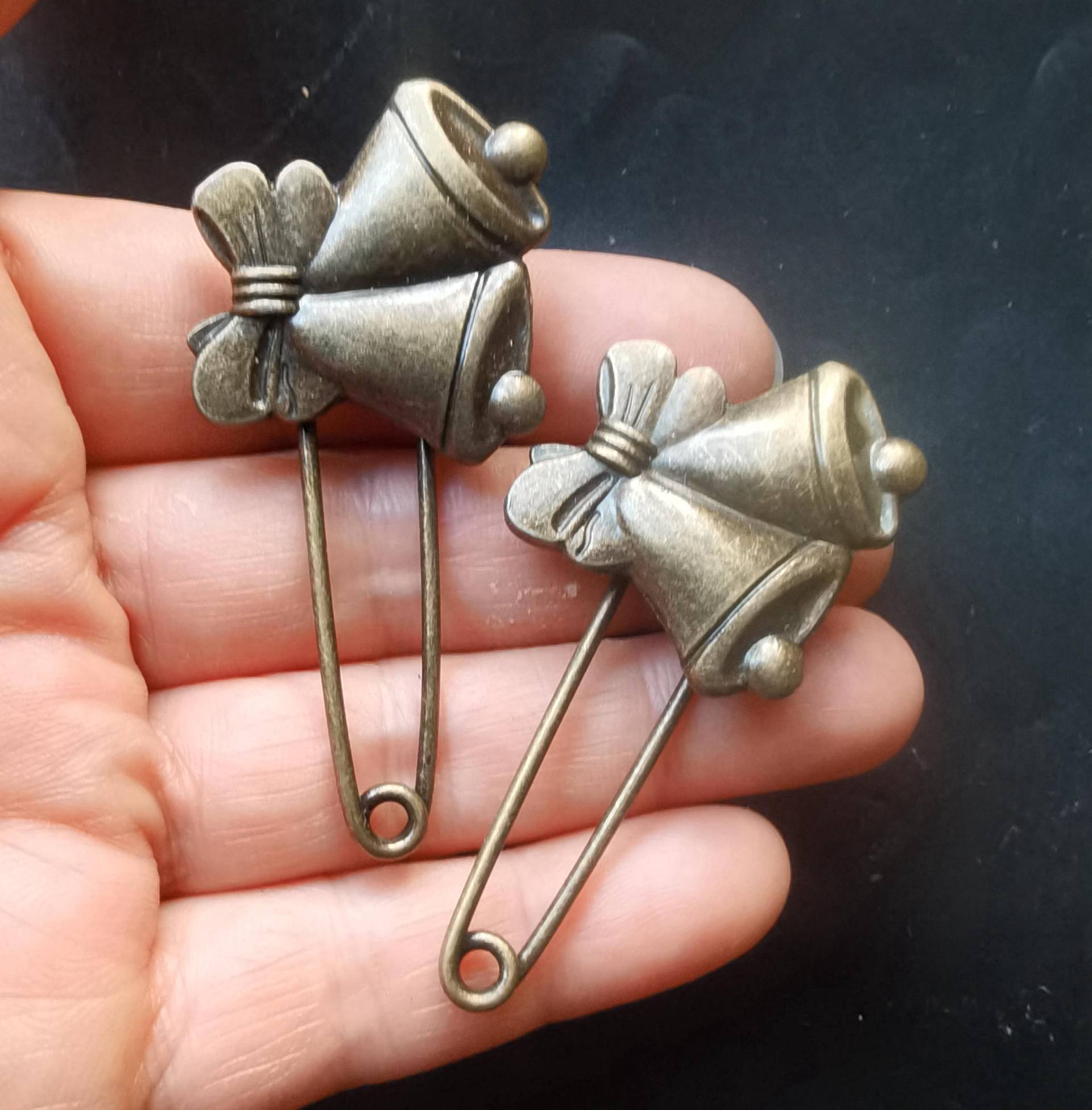 10 Stück Bronzefarbene Sicherheitsnadel Broschen Mit Anhänger 27mmx60mm A0 von diygem