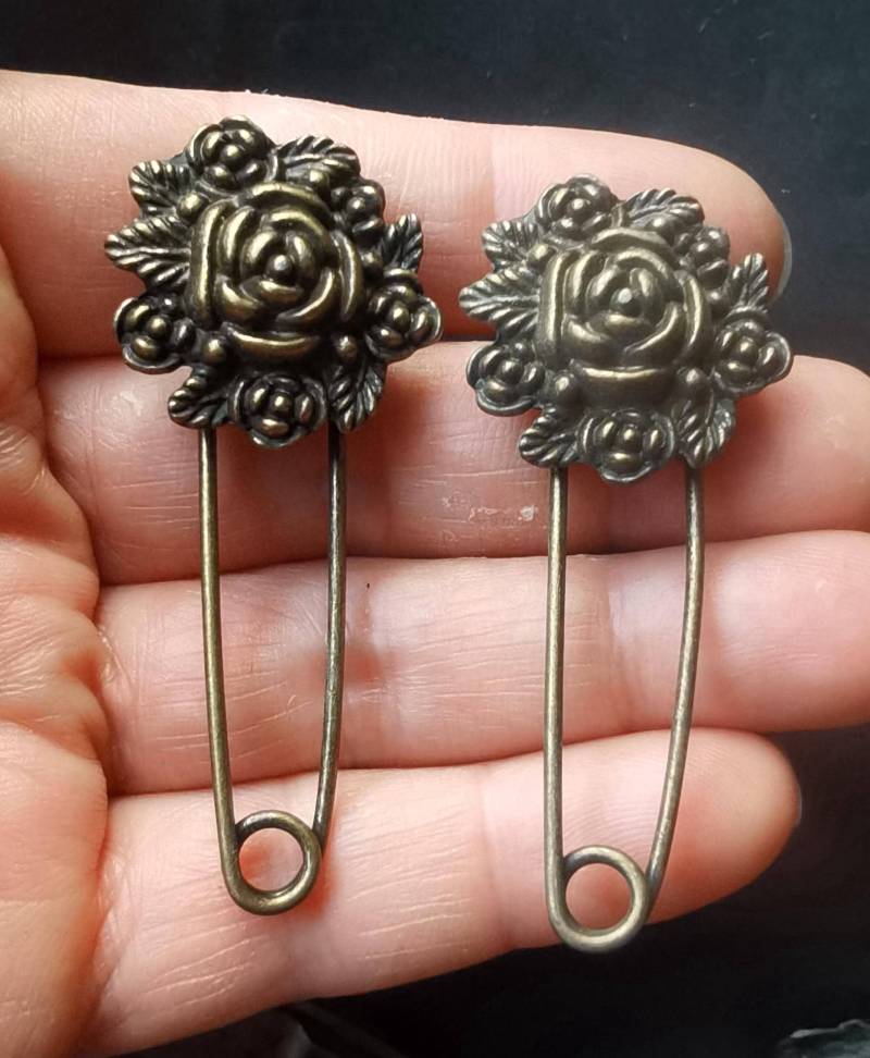 10 Stück Charm Blume Bronze Blumen Sicherheitsnadeln Broschen Zubehör 24mmx56mm A0 von diygem