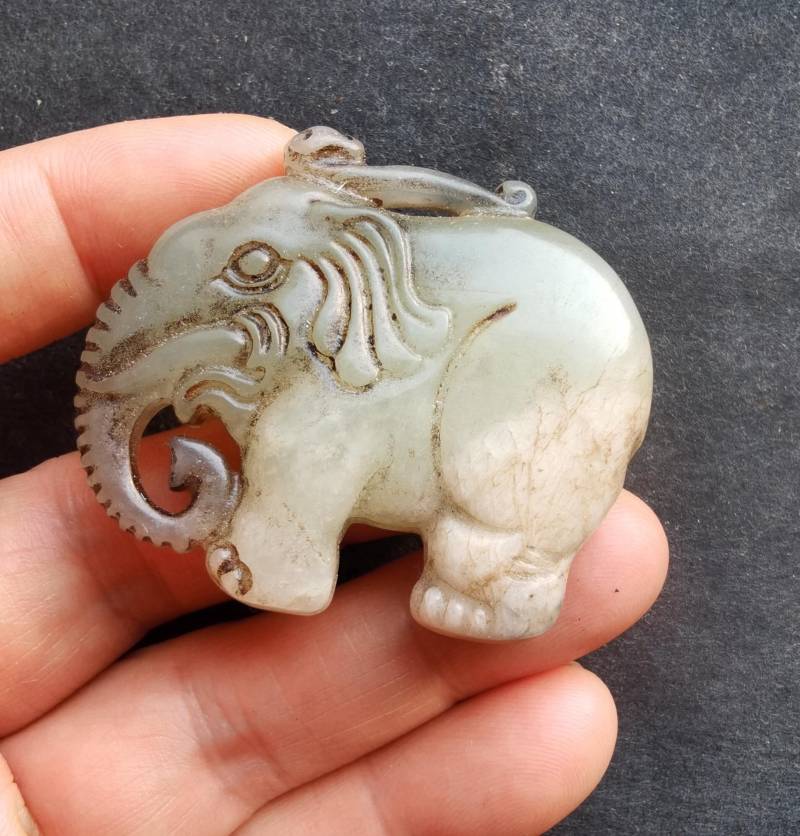 3D Elefant Schnitzen Natürlichen Grünen Jade Stein Anhänger, Amulett Charme Tier Für Die Herstellung Von Handgemachten Halskette Edelstein Perle von diygem