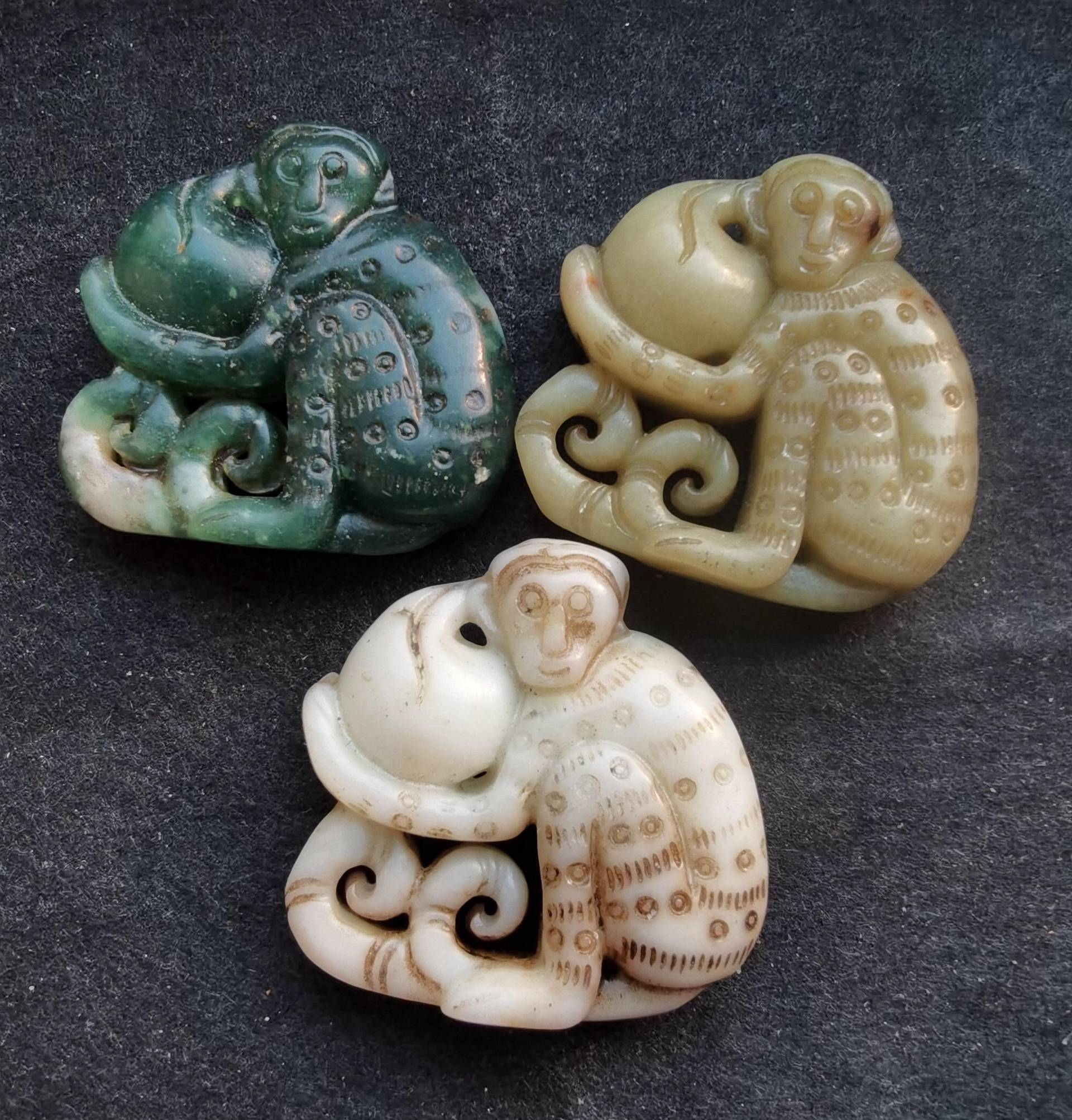 3D Monkey Peach Langes Leben Carving Grün Weiß Jade Stein Anhänger, Double Face Jade, Good Glück Amulett Für Die Herstellung Von Handgemachten von diygem
