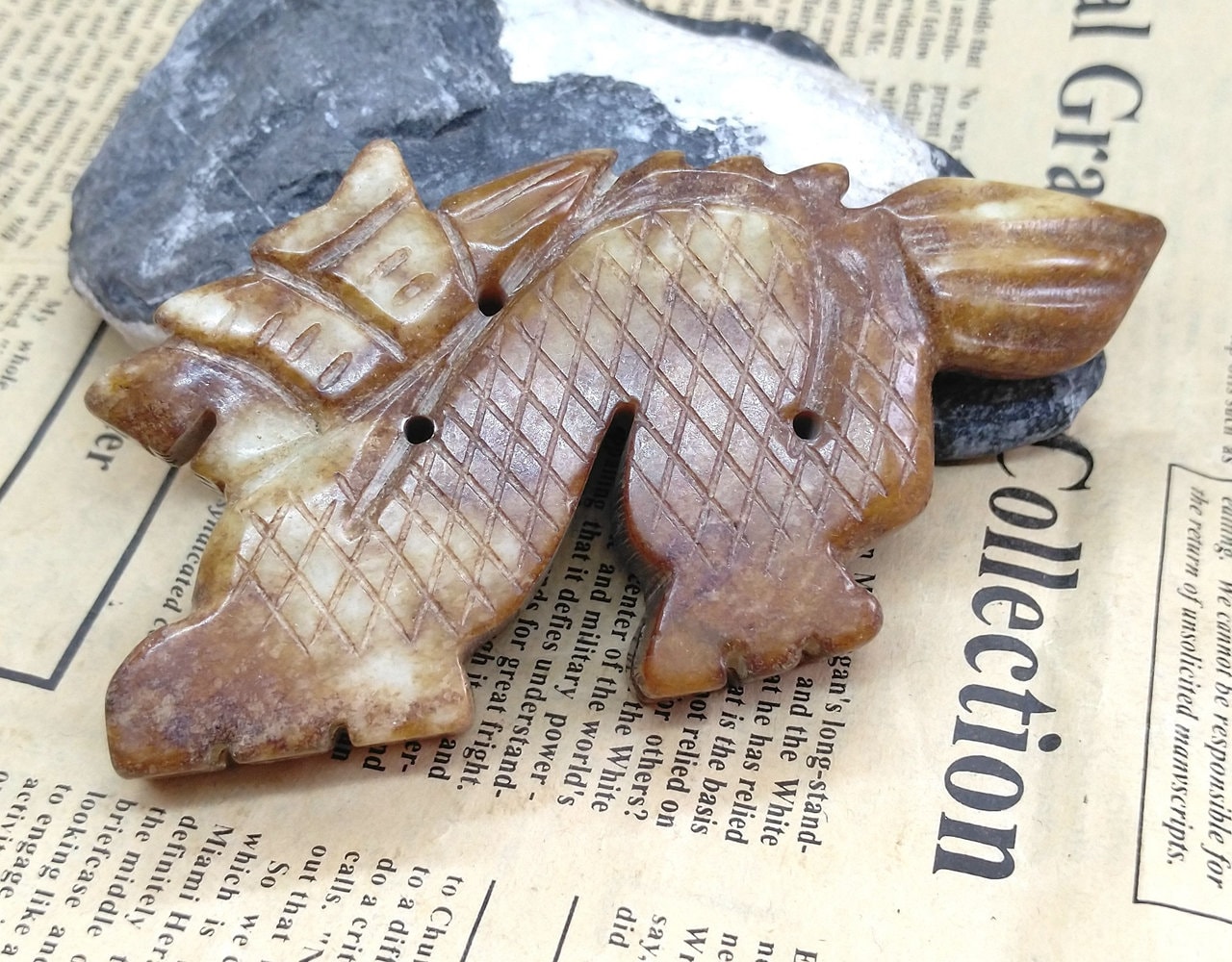 Geschnitzte Drachen Jade Anhänger Natürliche Braun Grün Stein Amulett von diygem