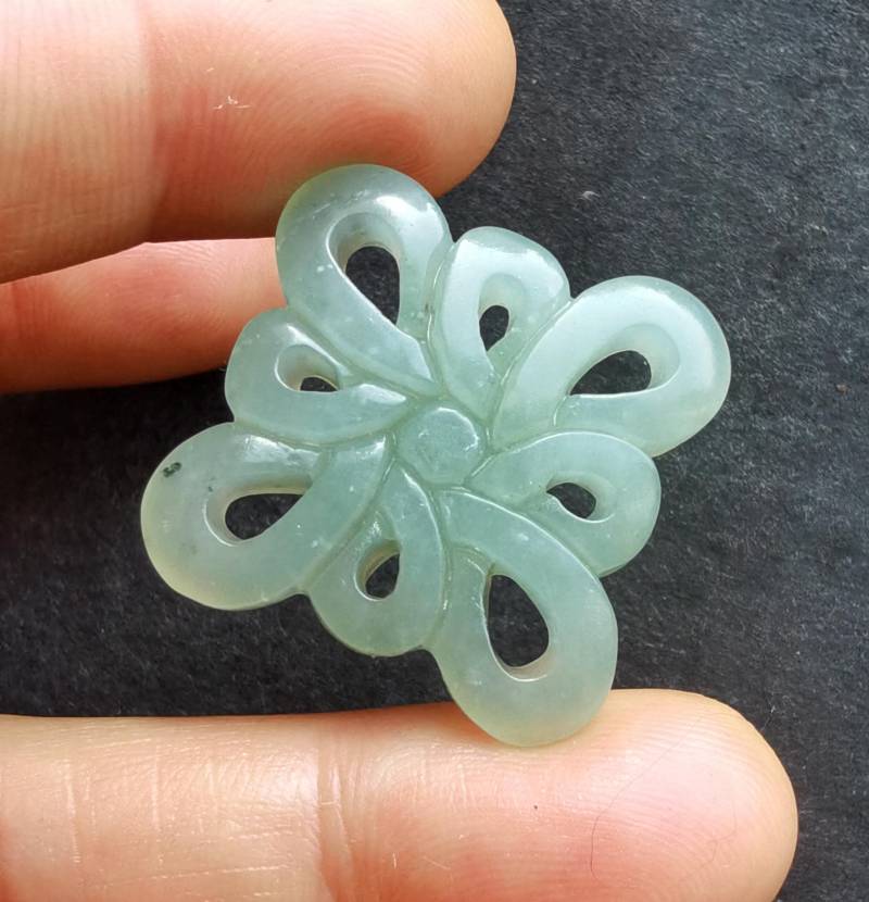 Geschnitzte Grüne Jade Anhänger Double Face Amulett Talisman | 27x34x7mm von diygem