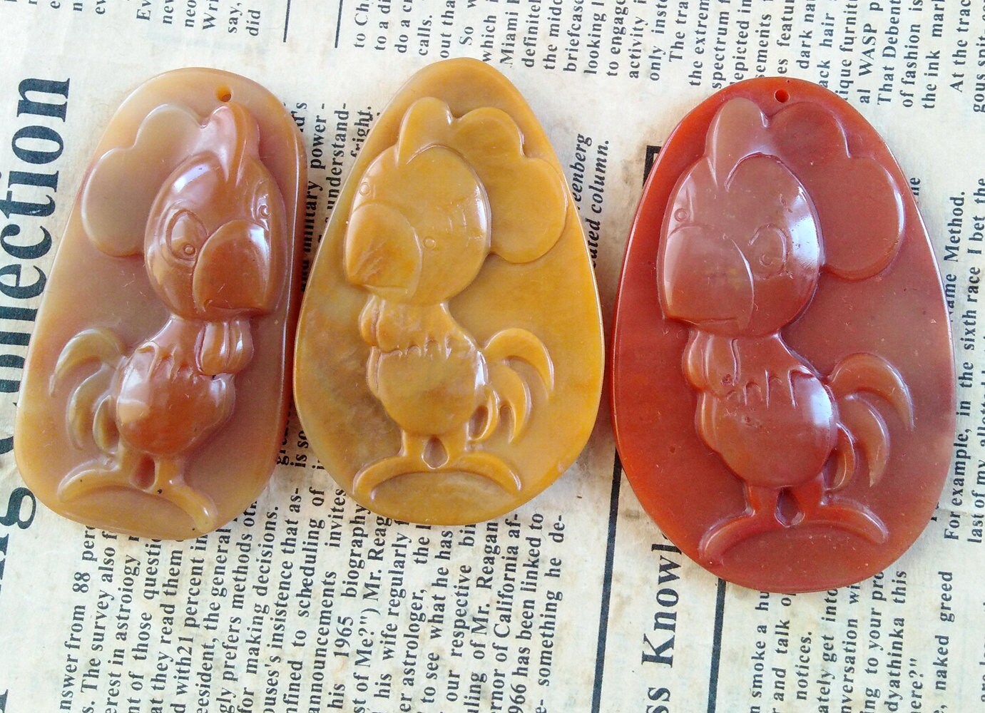 Geschnitzte Huanglong Jade Hahn Anhänger Sternzeichen-Amulett von diygem