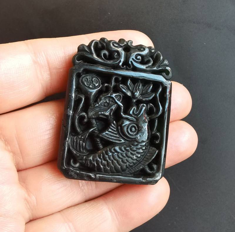 Geschnitzte Schwarz Grüne Jade Anhänger Blumen Fisch Drachen Amulett von diygem
