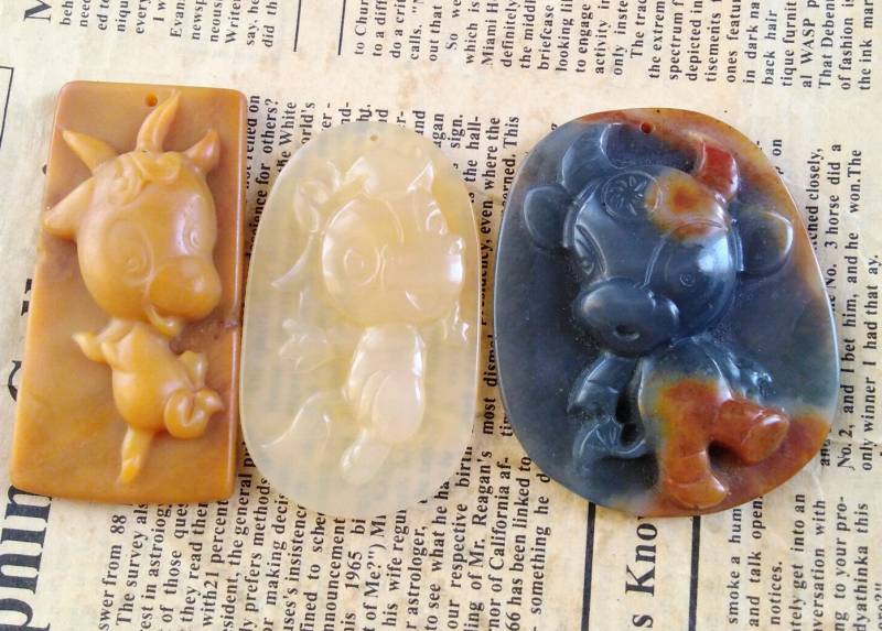 Geschnitzter Gelber Jade-Rinder-Anhänger Sternzeichen-Amulett von diygem