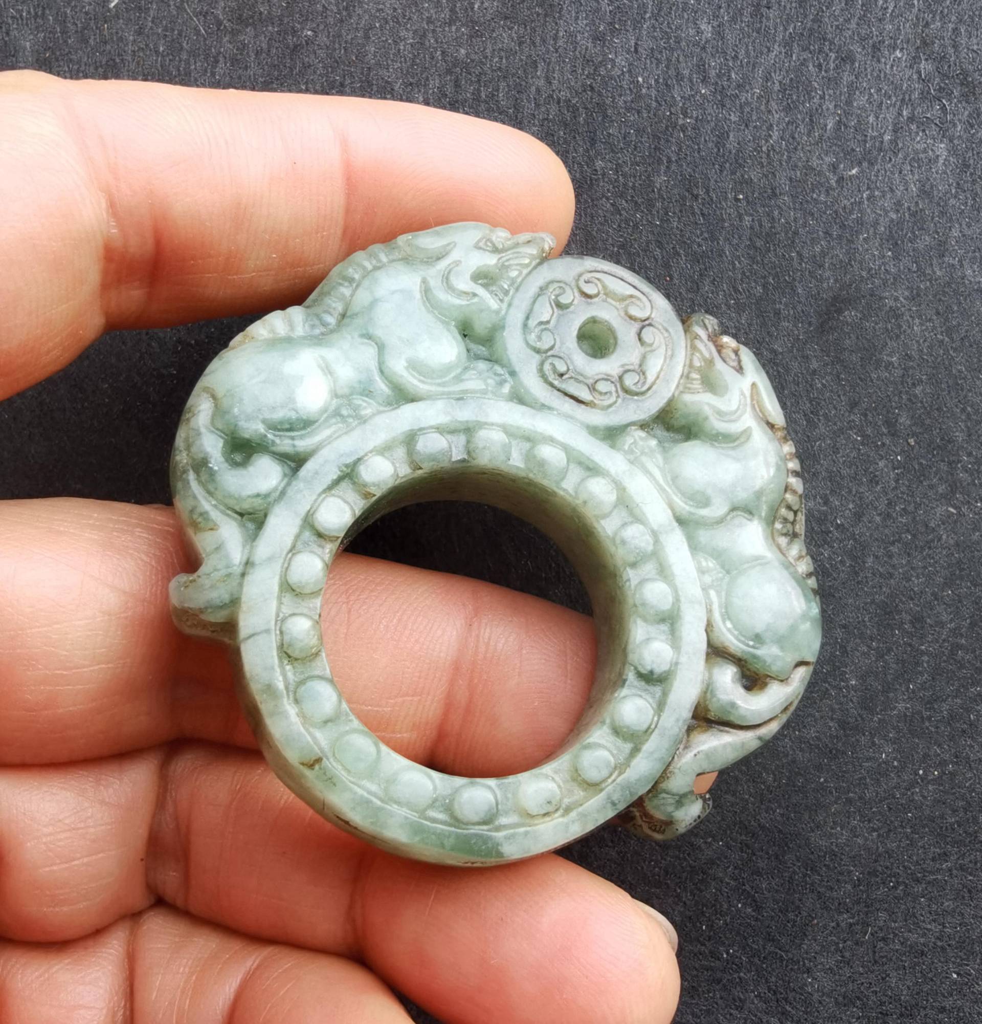 Großer Drachen Echtes Carving Natürlicher Jade Stein Ring Donut, Edelstein Perle, Amulett Talisman Für Die Herstellung Handgemachter Halskette Großer Drachen Echtes Carving Natürlicher Jade Stein Ring Donut, Edelstein Perle, Amulett Talisman Für Die Herstellung Handgemachter Halskette von diygem