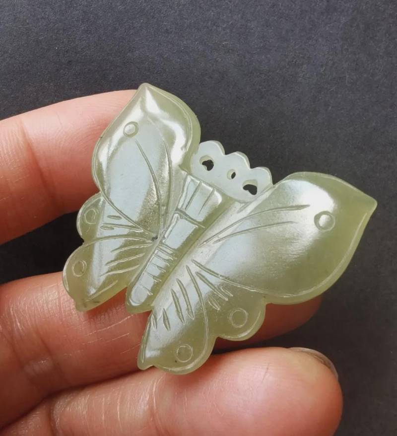 Grüner Jade Schmetterling Anhänger Geschnitztes Edelstein Amulett von diygem