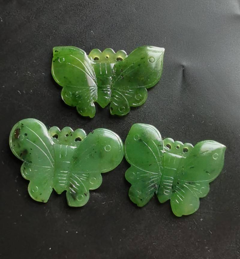 Grüner Nephrit Jade Schmetterling Anhänger Geschnitztes Edelstein-Amulett von diygem