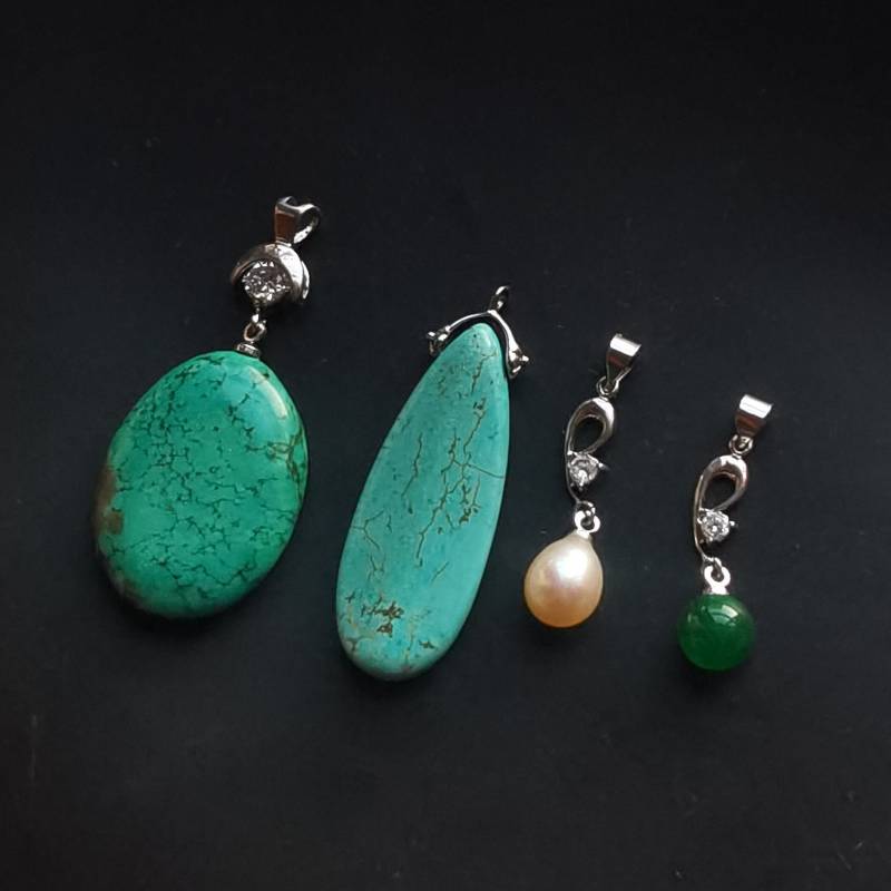 Howlite Türkis, Grüne Jade & Perle Anhänger - Set Von 4 von diygem