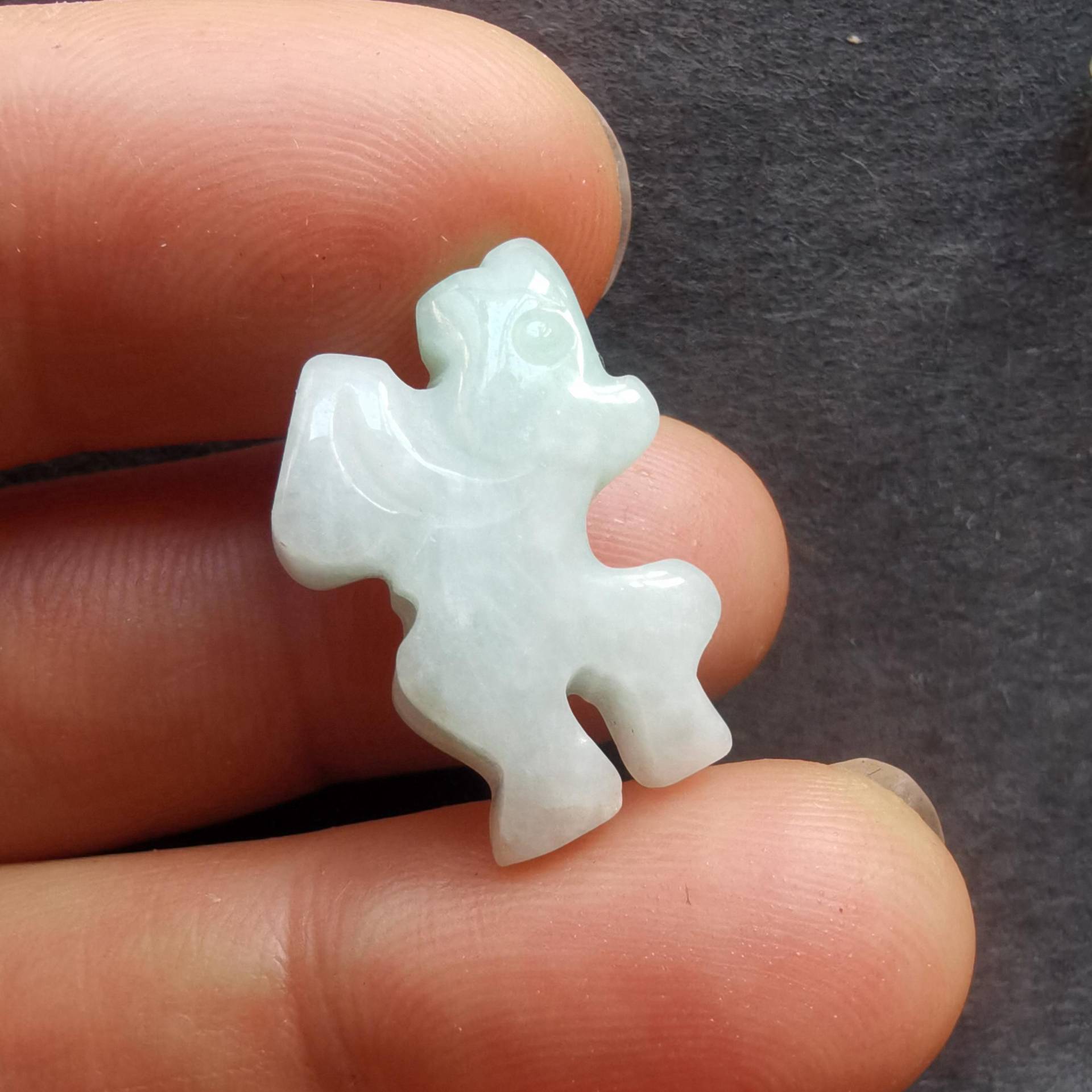 Kleine 3D-Fliegenpferd Carving Natürliche Jadeit Jade Stein Perlen, Klasse A, Mittelloch, Amulett Perle, Für Die Herstellung Von Handgemachten von diygem