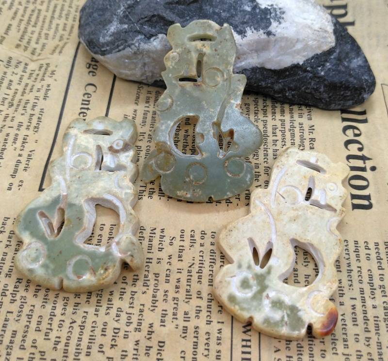 Natürliche Jade Tier Amulett Anhänger Geschnitzte Edelstein Perle | 55mmx36mmx5mm von diygem