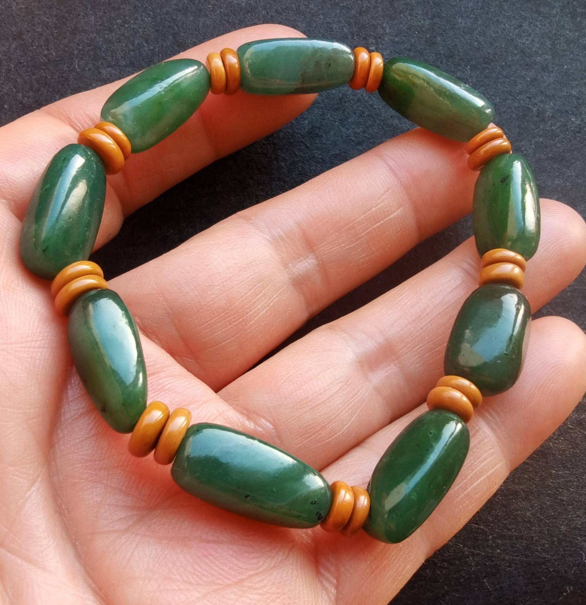Nephrit Jade Perlen Armband Natürlicher Grüner Stein, Stretch Amulett von diygem