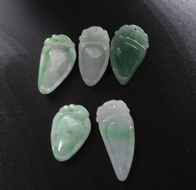 Teardrop Melon Jadeit Anhänger Geschnitztes Jade Amulett von diygem