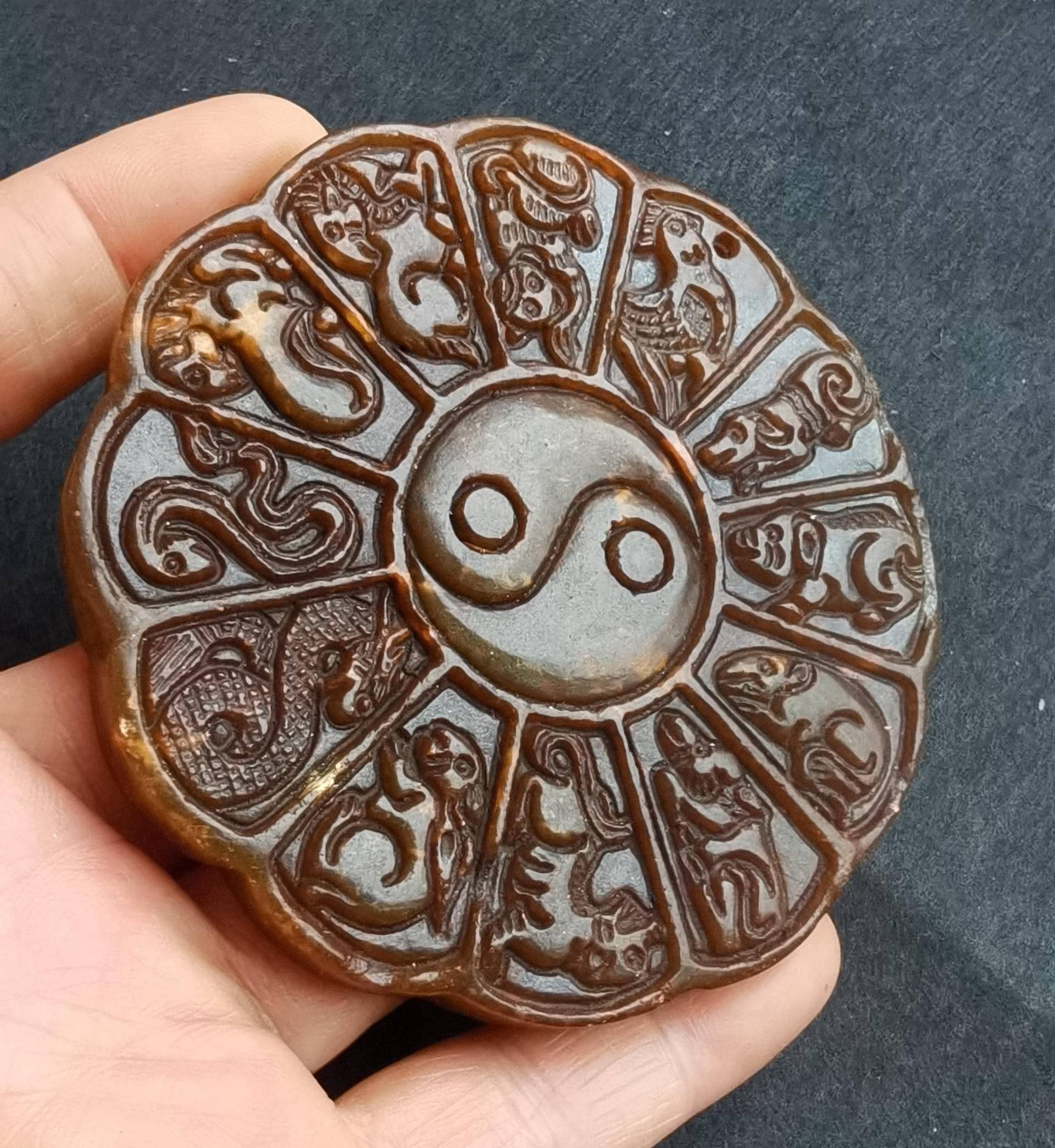 Zwölf Anmails, Die Braune Jade-Jaspis-Anhänger, Edelsteinperle, Gutes Glücksamulett Für Herstellung Von Handgemachten Halskettenschmucksachen von diygem