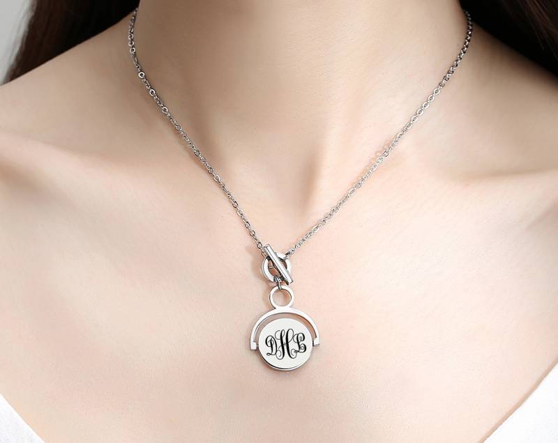Personalisierte Monogramm Name Halskette, Benutzerdefinierte Anfang Front Toggle Style Brief Spinner Münze Schmuck Für Frauen von diyjewerly