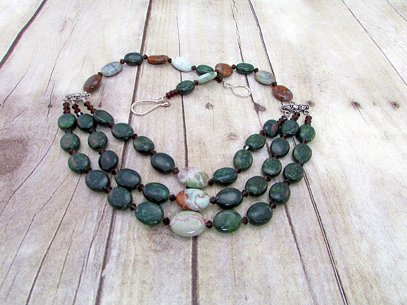 Grün Türkis Jaspis Und Regenbogen Achat Multi Strang Halskette von dkelleysdesigns