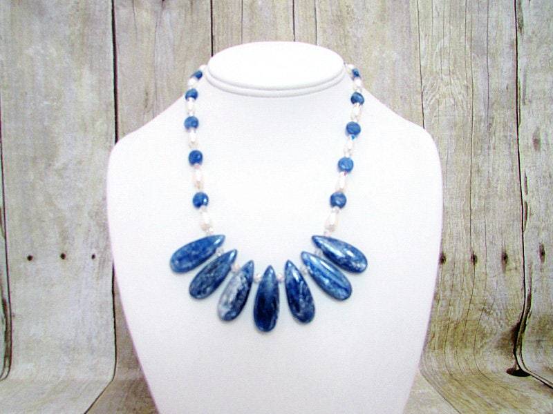 Kyanit Teardrop Und Perlenkette Mit Passenden Ohrringen von dkelleysdesigns