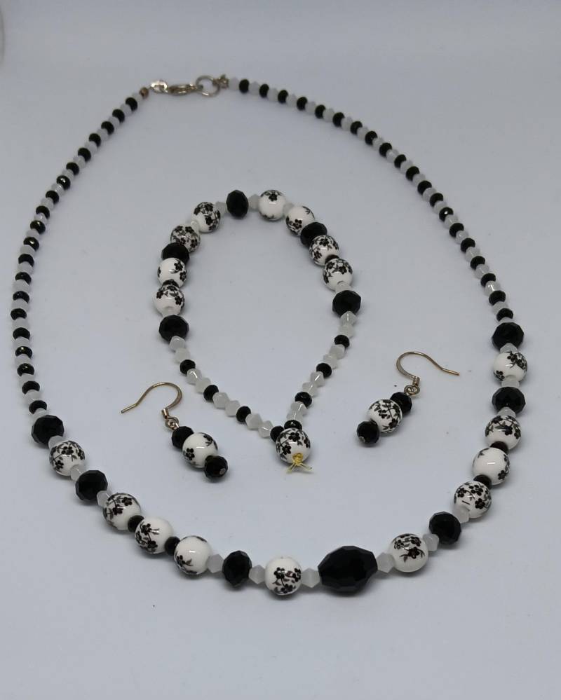 Schwarz Und Weiß Floral Halskette Set von dlhogan