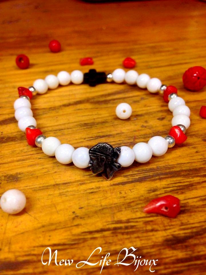 Armband Aus Weißem Onyx Und Natürlicher Roter Koralle Dem Mittelmeerraum von dmPERALDI