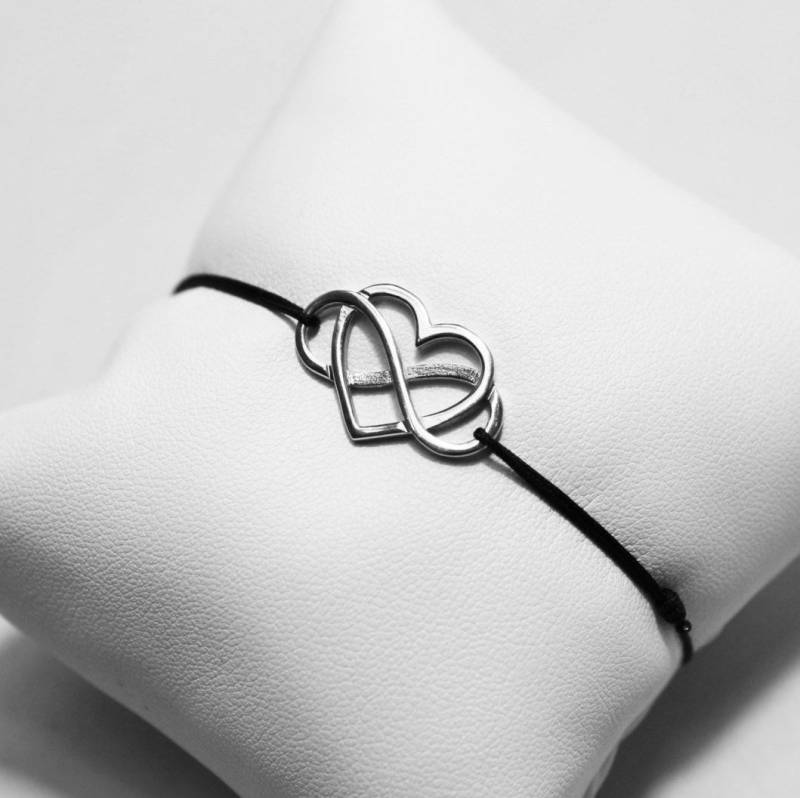 Unendliches Herzarmband Aus 925Er Sterlingsilber An Einer Jadedrahtschnur Unendliches Herzarmband Aus 925Er Sterlingsilber An Einer Jadedrahtschnur von dmPERALDI