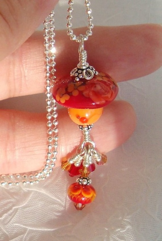 Glück Pilz Lampwork Sterlingsilberhalskette Dmfsparkles Glück Pilz Lampwork Sterlingsilberhalskette Dmfsparkles von dmfsparkles