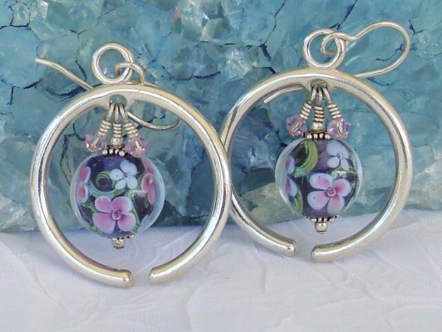 Mitternacht Blüten Lampwork Sterlingsilber Creolen Kristall Dmfsparkles Mitternacht Blüten Lampwork Sterlingsilber Creolen Kristall Dmfsparkles von dmfsparkles