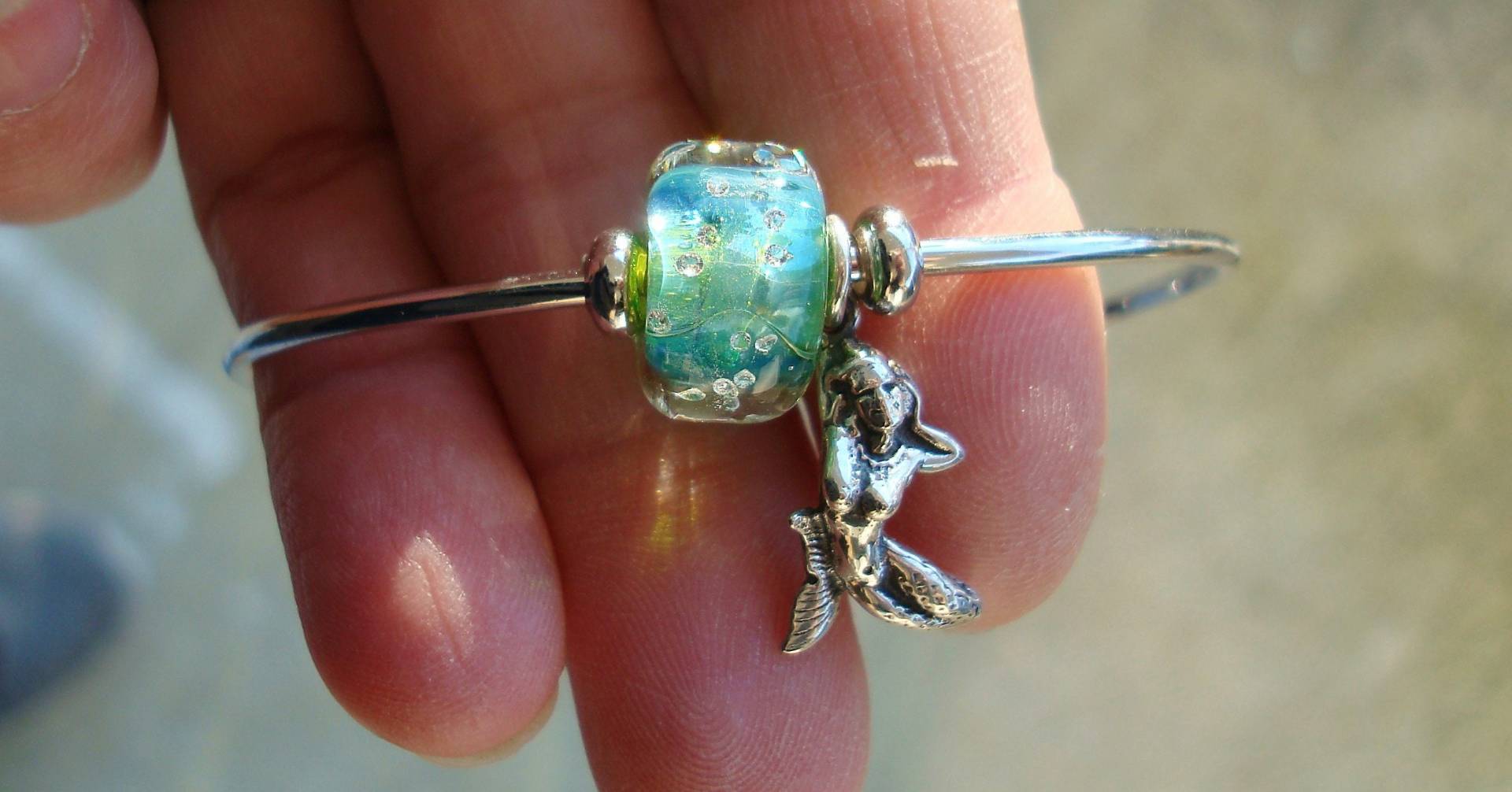 Vintage Meerjungfrau Charme Handwerker Lampwork Glas Kristalle Flex Sterling Silber Armreif Vintage Meerjungfrau Charme Handwerker Lampwork Glas Kristalle Flex Sterling Silber Armreif von dmfsparkles