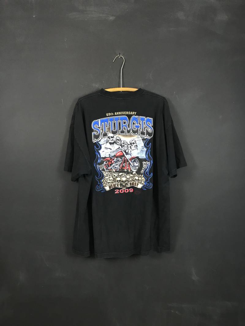 sturgis Schwarze Hügel Rallye-T-Shirt 2009 Motorrad-Shirt von dmgdgoodsclothing