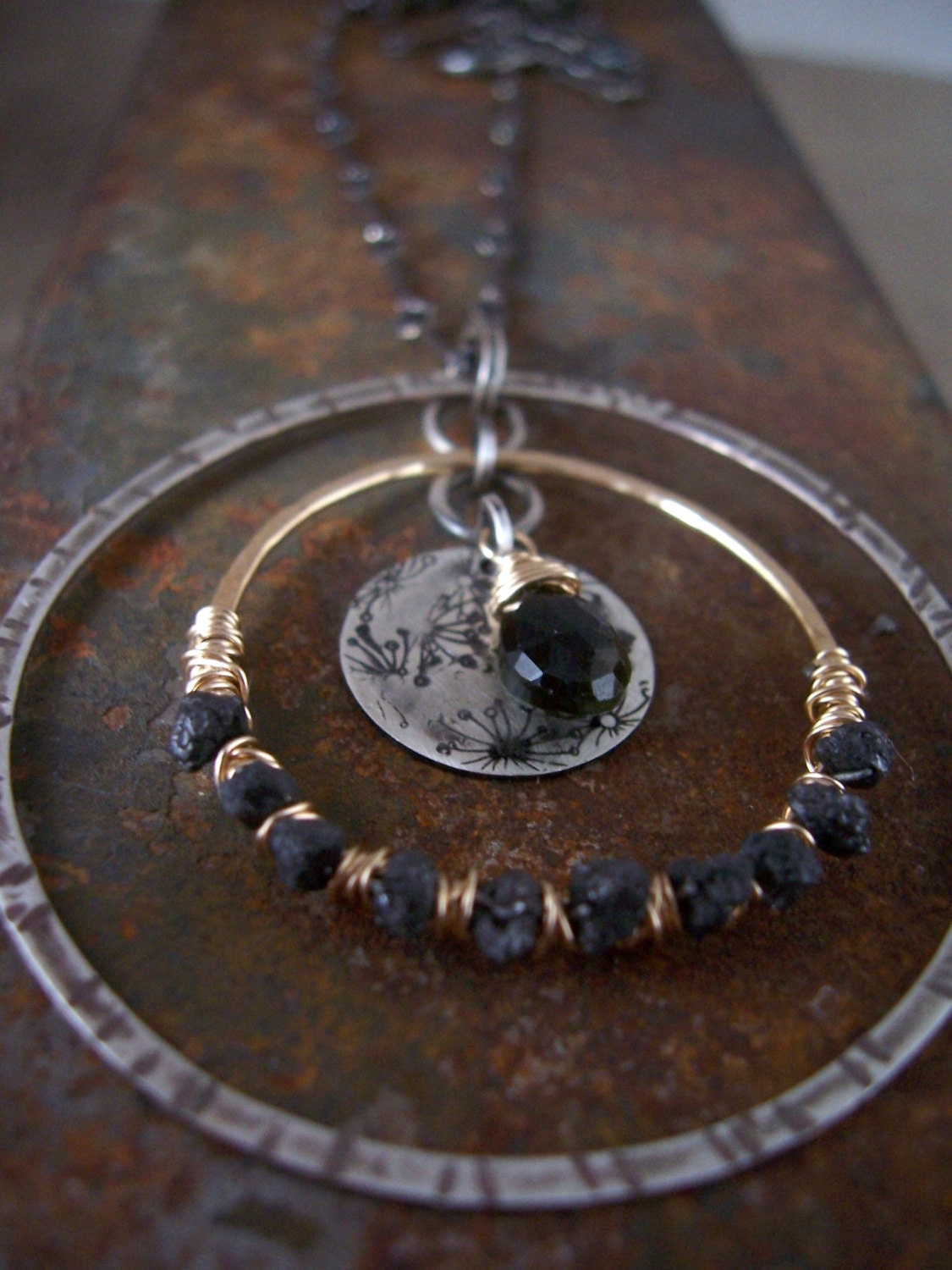 Rohe Schwarze Diamant-Halskette - Schwarz Schwarze Gemischte Metalle von dnajewelrydesigns