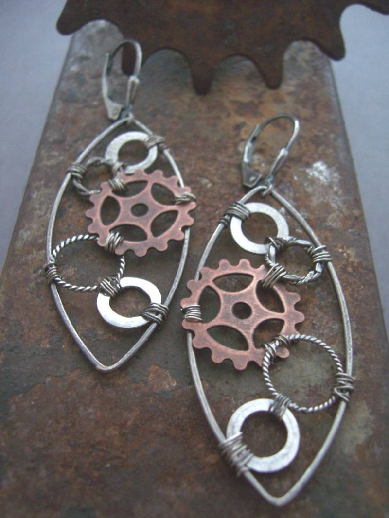 steampunk Ohrringe Zahnrad Industrie Schmuck Gemischte Metall Draht Gewickelt Mosaik von dnajewelrydesigns