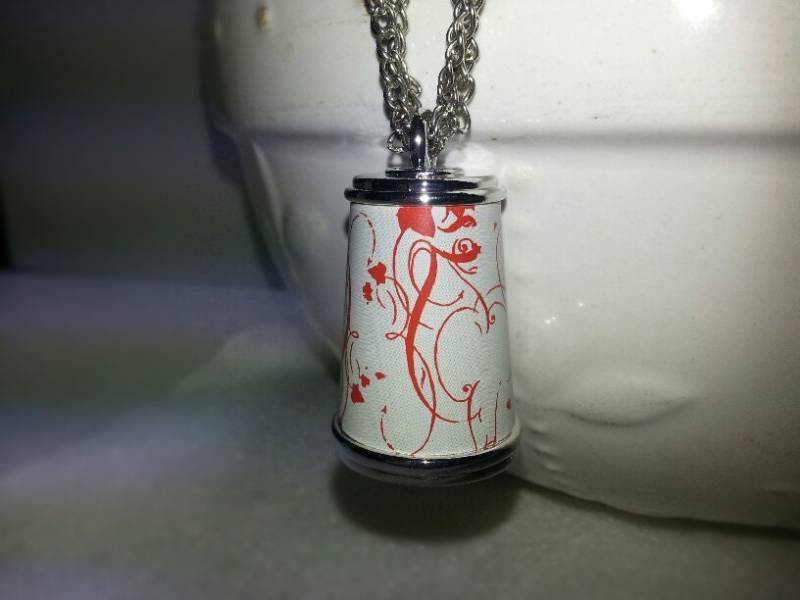 Halskette - Roter Und Weißer Fingerhut Mit Nickle Kette von dodeca12