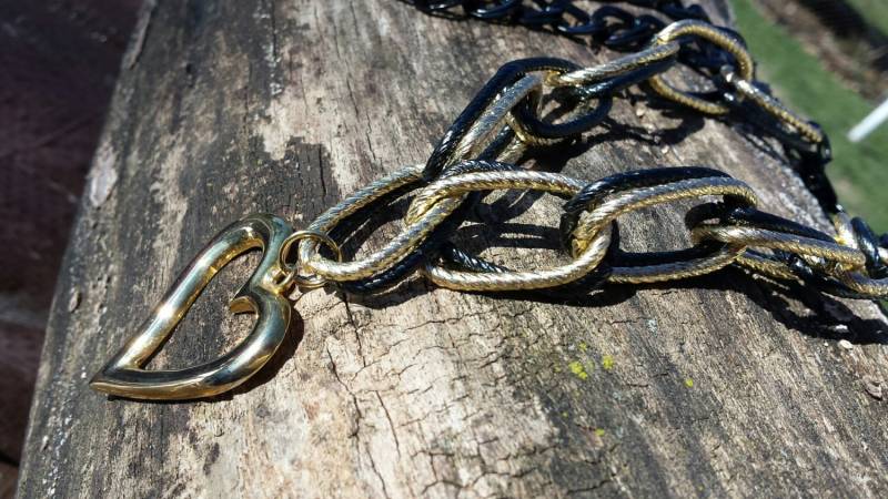 Halskette - Schwarz & Gold Texturierter Link Mit Herzanhänger von dodeca12