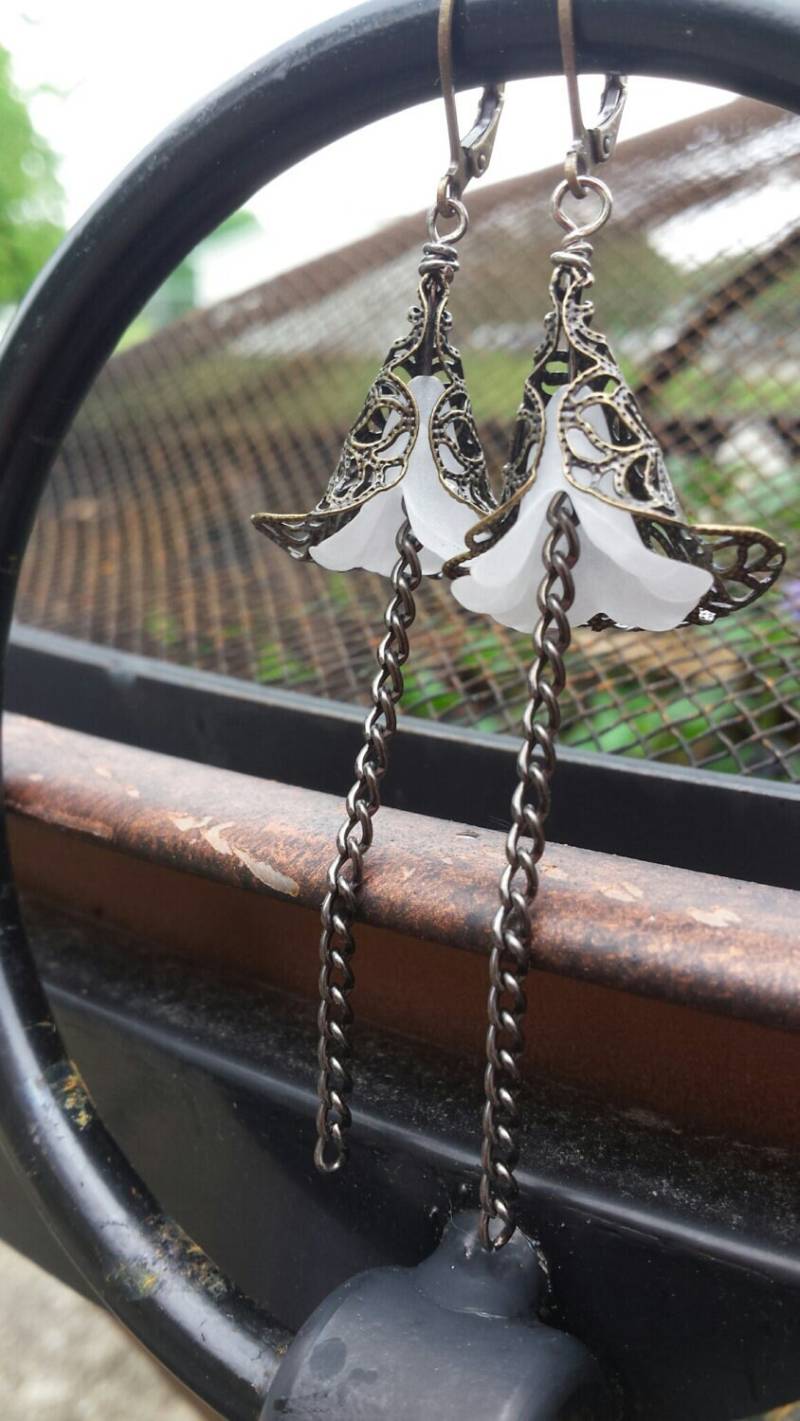 Ohrringe - Antik Gold Trompeten Mit Gefrosteten Blumen & Kette von dodeca12