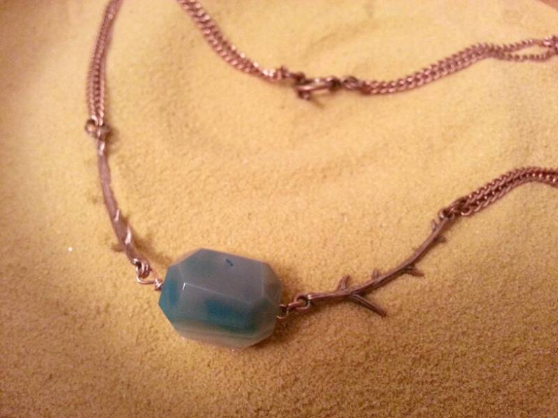 Quarz in Petrol Und Creme Mit Kupferzweig Kette von dodeca12