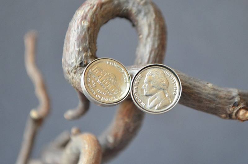 Nickel Coin Ohrringe Aus Einer Mini Münze in Sterling Silber Gefasst von dolldisasterdesign