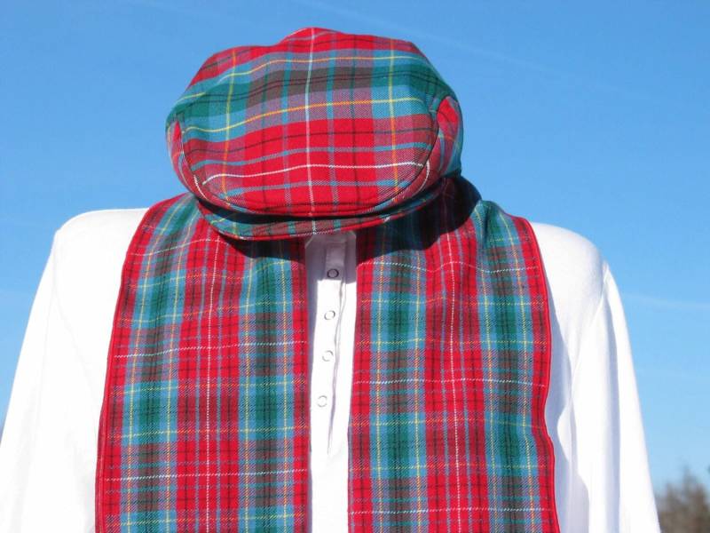 British Columbia Tartan Schal Und Schiebermütze Im Set von dolldressedup
