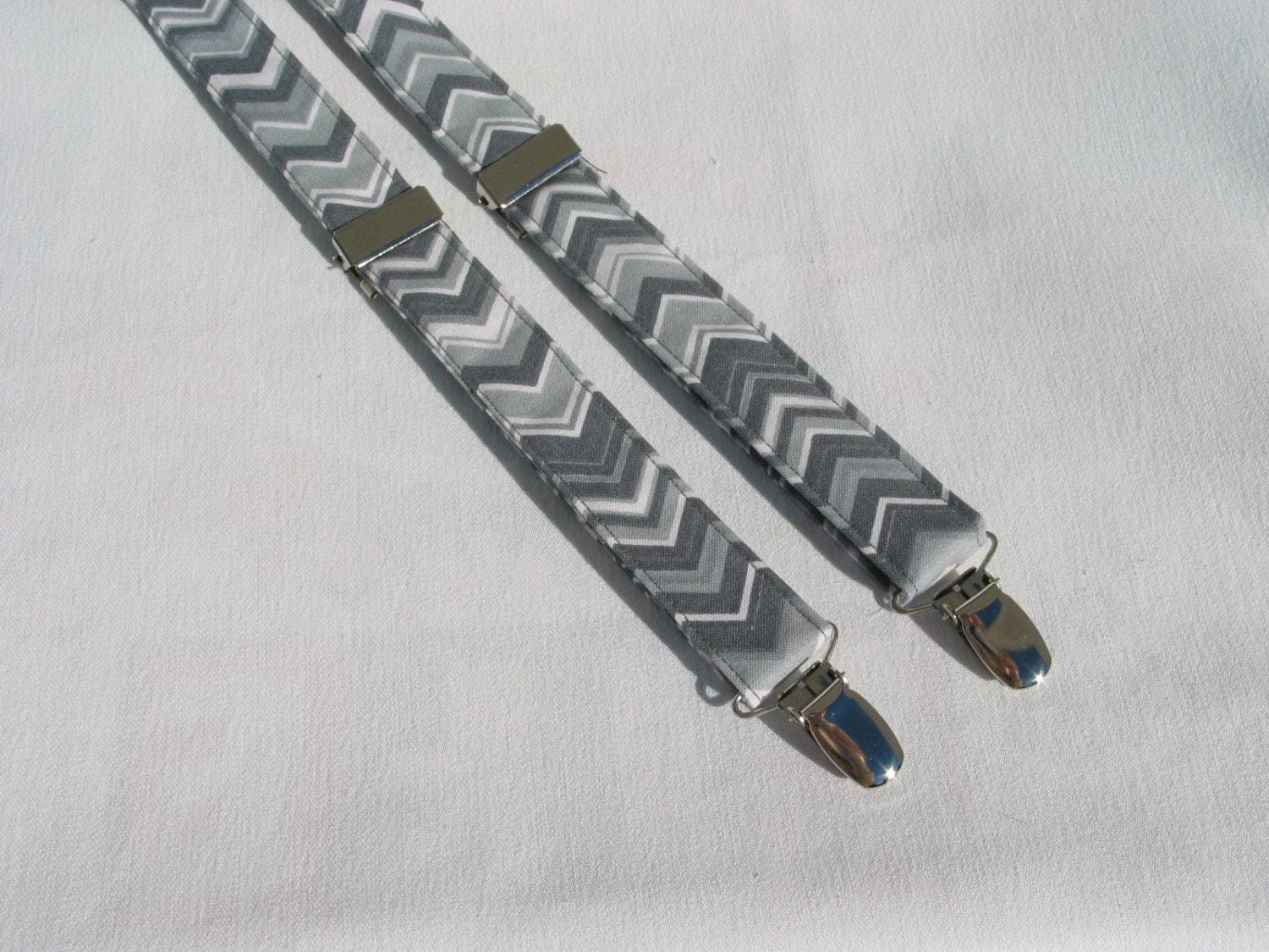 Graue Chevron Hosenträger Ein Kleinkind Geburtstagsgeschenk von dolldressedup