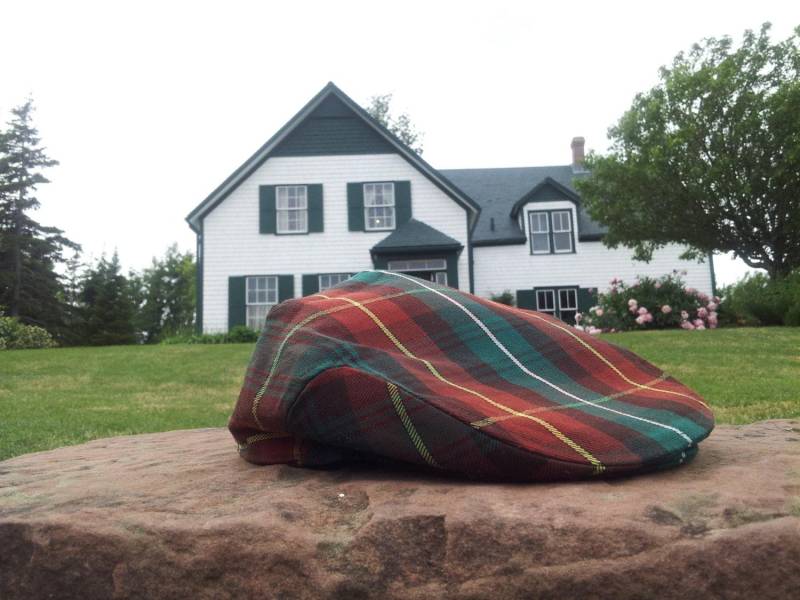 Handgefertigte Prince Edward Island Tartan Schiebermütze von dolldressedup