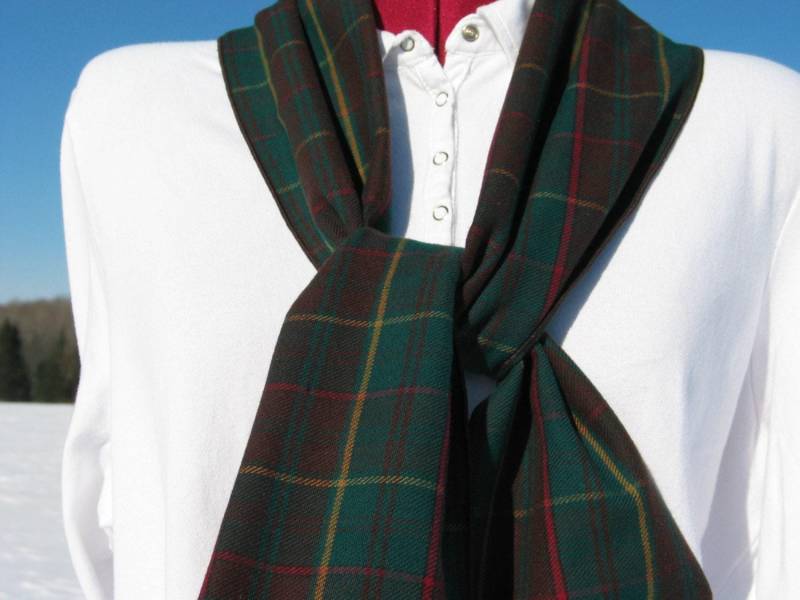 Ontario Tartan Schal in Der Ensign Of Tartan, Für Die Ottawa Legislative Ein Firmengeschenk Zu Tragen von dolldressedup
