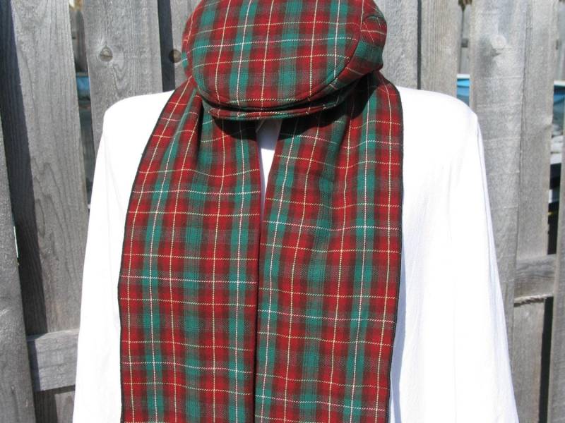 Prince Edward Island Tartan Pei Schiebermütze Und Schal Im Set von dolldressedup