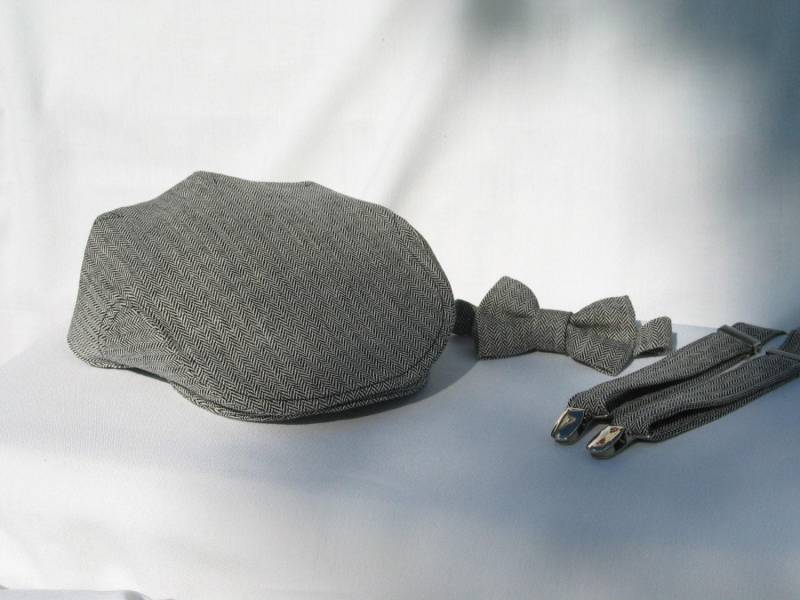 Schwarz-Weiße Fischgräten Ballonmütze Hosenträger Fliege Set, Fischgrätenmütze, Einjähriger Geburtstag, Fischgrätenmuster von dolldressedup