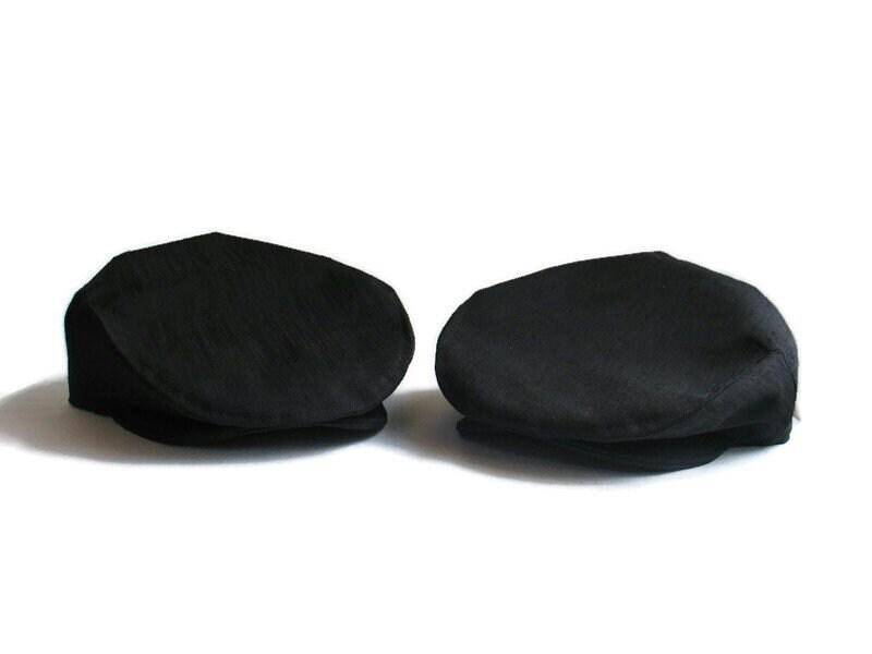 Vater Und Sohn-Formale Schwarze Flache Kappen Für Hochzeitsfest-Trauzeugen von dolldressedup