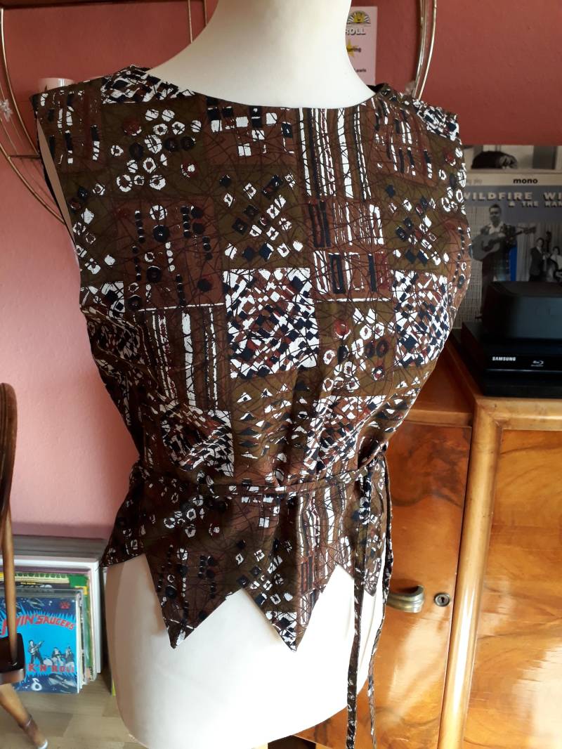 1950S Top Zigzag Novelty Tikki Print | Repro? Size Small von dollyisthename