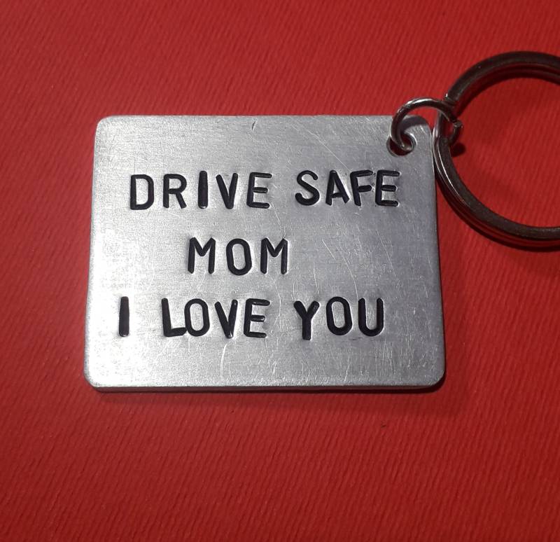 Drive Safe Mom I Love You - Geschenk Für Mamas Führerschein-Personalisierter Schlüsselring Mama-Neue Fahrermama-Weihnachtsschlüsselbund Mutter von dominatordesign