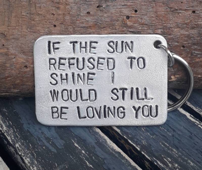 Hand Gestempelt Schlüsselring, Wenn Die Sonne Weigerte Sich Zu Scheinen, Würde Ich Dich Immer Noch Lieben, Inspirierendes Zitat Frau von dominatordesign