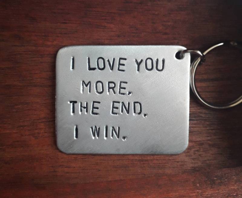 Ich Liebe Dich Mehr Das Ende Win Papa Muttertag Handgemachte Freundin Mann Geschenk Für Sie Ihn Freund Jahrestag Keychain Ich Liebe Dich Mehr Das Ende Win Papa Muttertag Handgemachte Freundin Mann Geschenk Für Sie Ihn Freund Jahrestag Keychain von dominatordesign